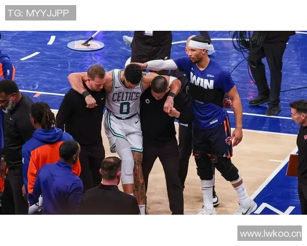 字母哥续约前景乐观明年10月或签4年275亿合同